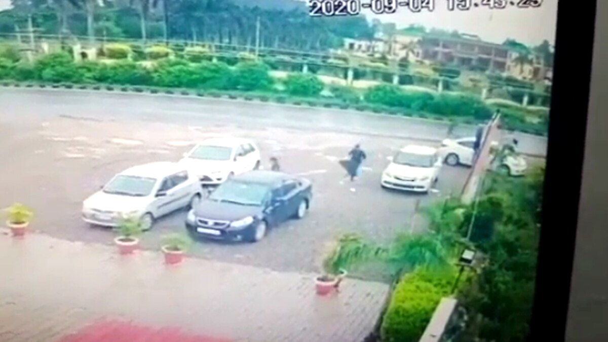 कार की हाइजैकिंग.