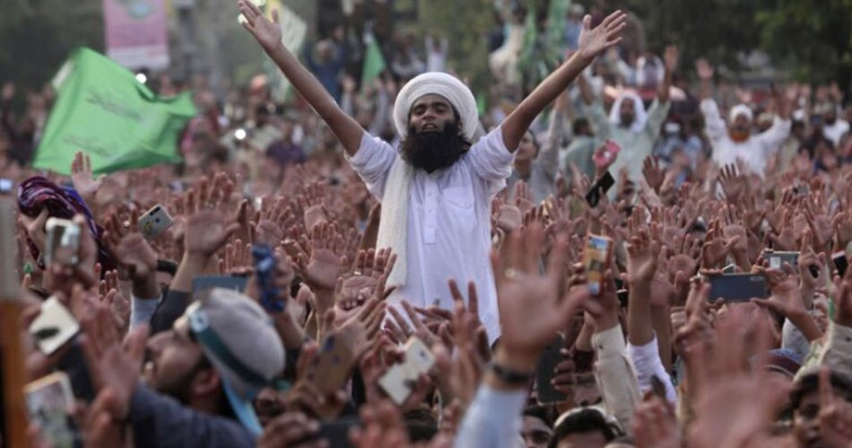 पाकिस्तान ने भी की कड़ी आलोचना