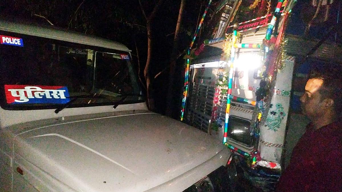 Chhapra Country alcohol filled truck hit police van