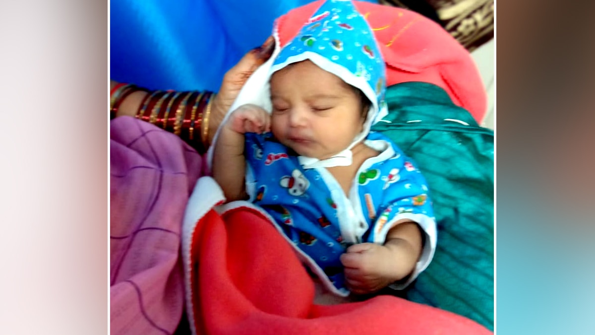 जन म क ब द इ ज क शन लग त ह र एक शन जहर स क ल पड गय बच च क ह थ Trending Aajtak