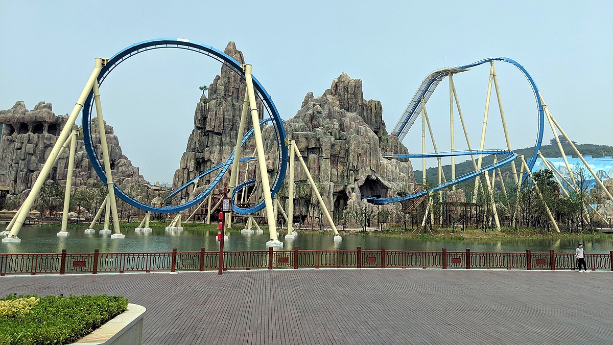  China People hanging upside down on rollercoaster