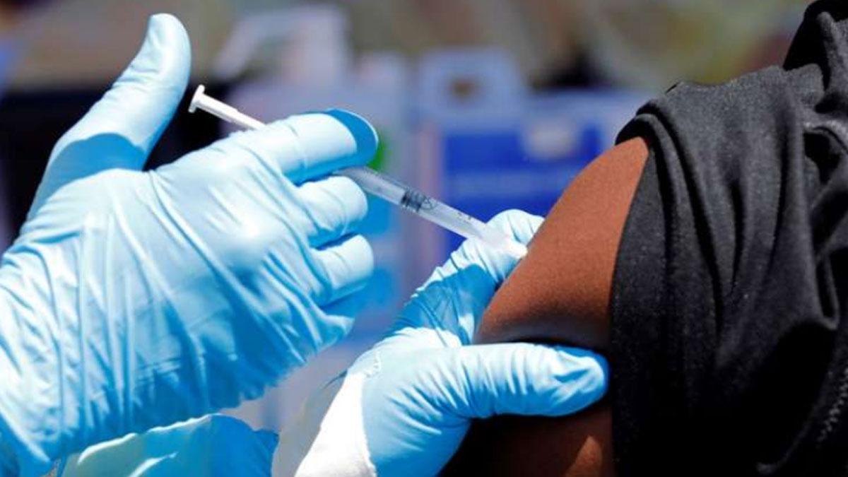 चीनी कंपनी सिनोवैक ने अपने कर्मचारियों को लगा दी वैक्सीन