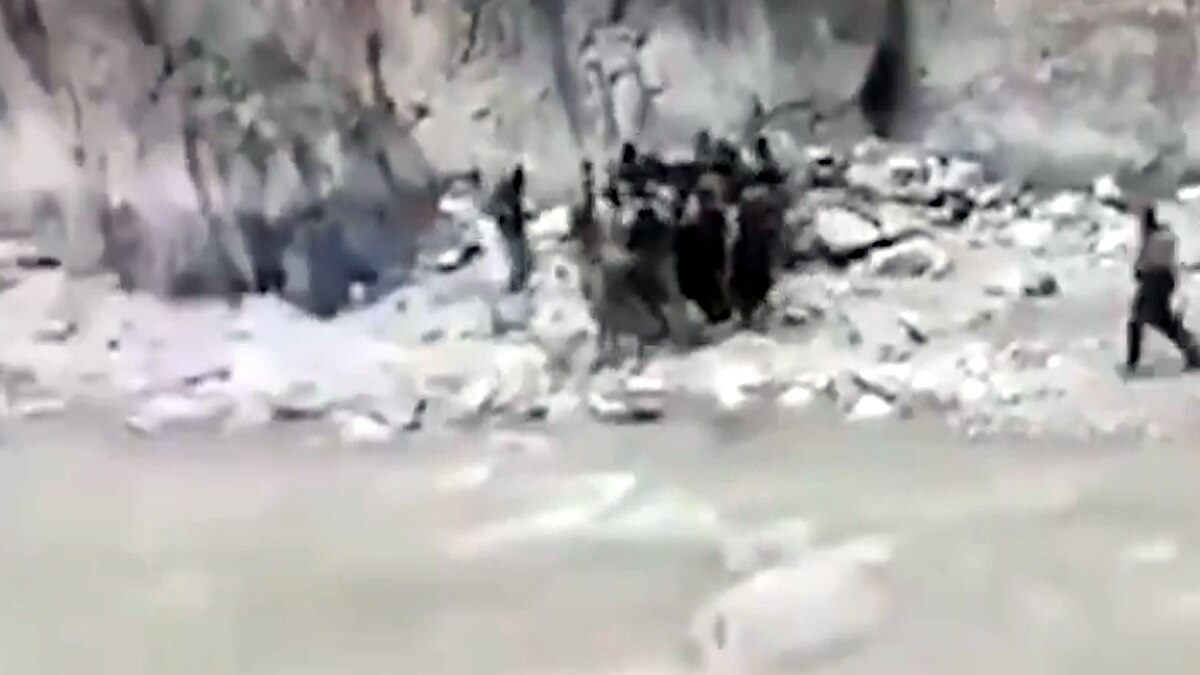 News Video of Chinese Troops Fighting with Indian Soldiers