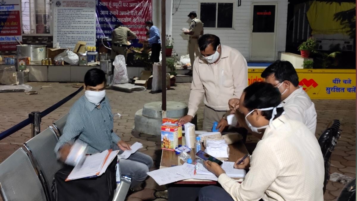 मुख्यमंत्री को ठंडा खाना दिया तो अधिकारी सस्पेंड, राजनीति तेज हुई तो हुए बहाल   