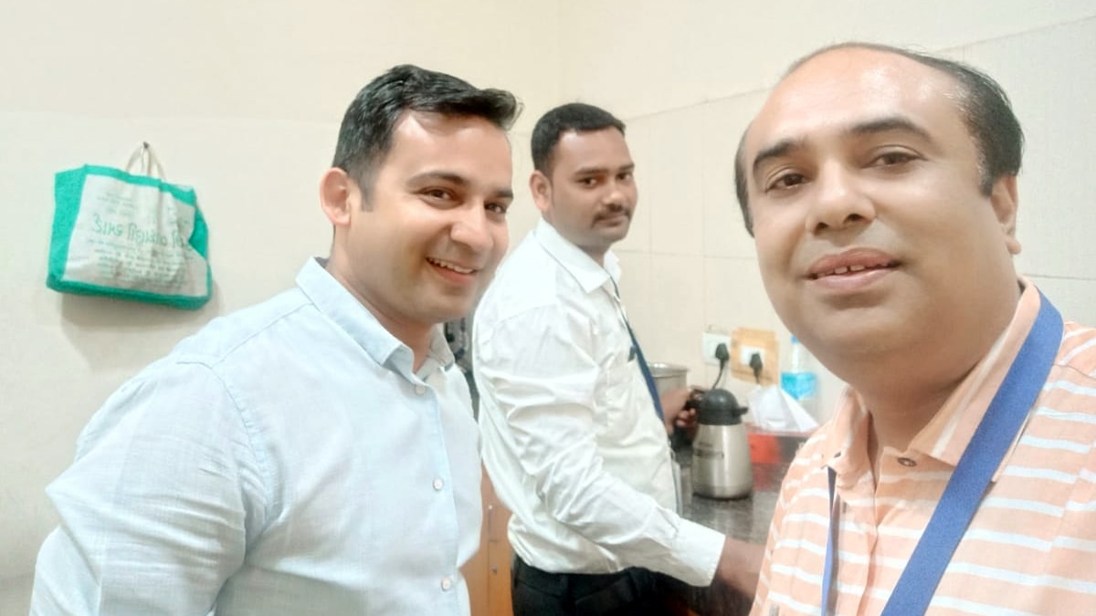 मुख्यमंत्री को ठंडा खाना दिया तो अधिकारी सस्पेंड, राजनीति तेज हुई तो हुए बहाल   