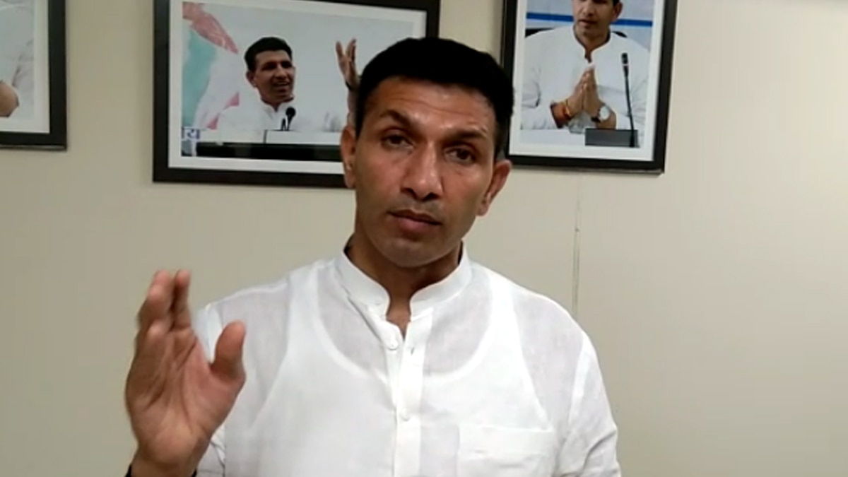 मुख्यमंत्री को ठंडा खाना दिया तो अधिकारी सस्पेंड, राजनीति तेज हुई तो हुए बहाल   