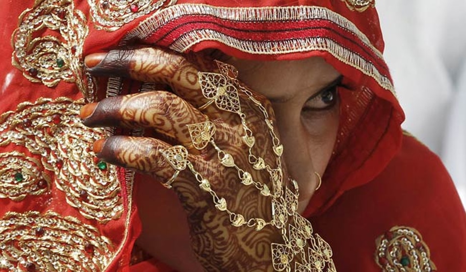 मारपीट करता था पति तो छोड़कर मायके चली आई युवती, अपनी सहेली से कर ली शादी. मारपीट करता था पति तो छोड़कर मायके चली आई युवती, अपनी सहेली से कर ली शादी.