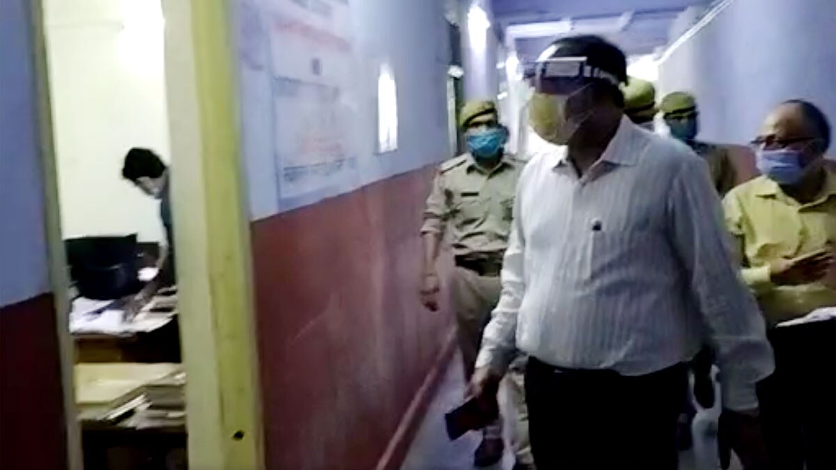 डीएम अजय शंकर पांडे (फोटो आजतक)