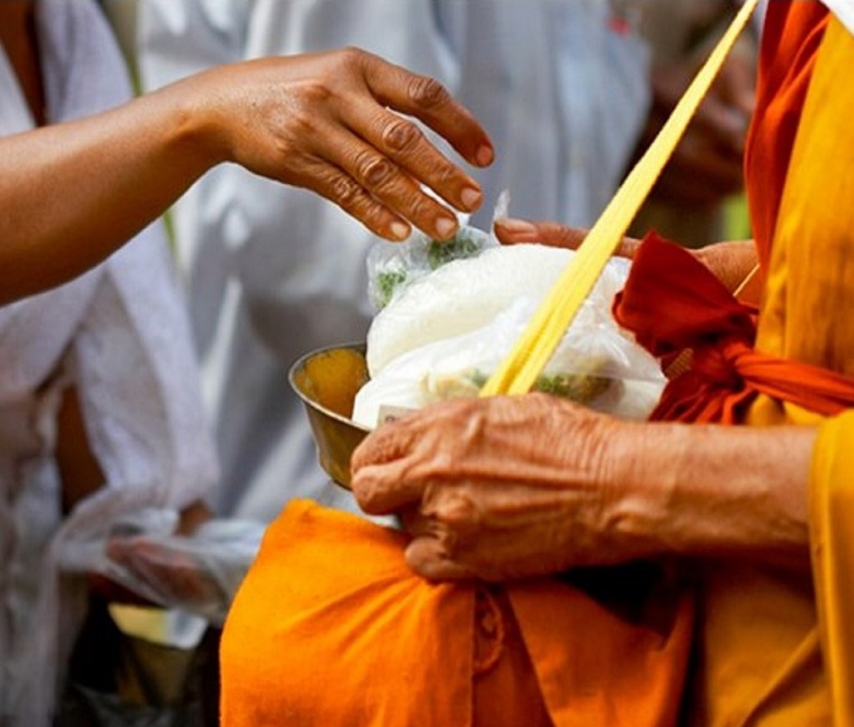 दरवाजे पर आए प्राणी का सम्मान