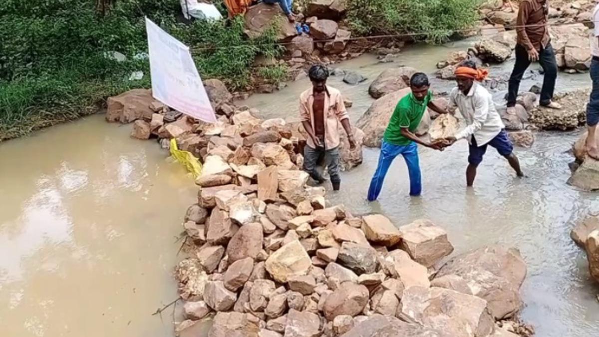 आदिवासियों ने पेश की मिसाल.