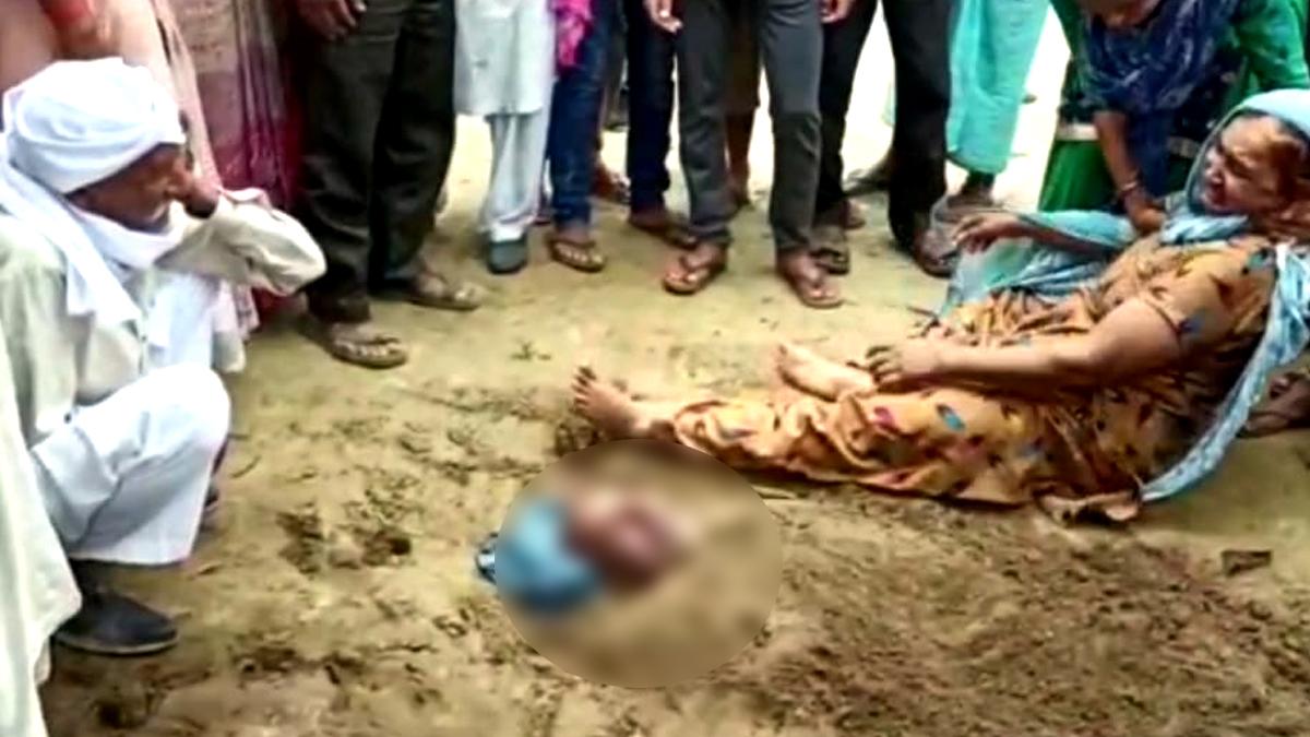 गोबर में दबा शव.