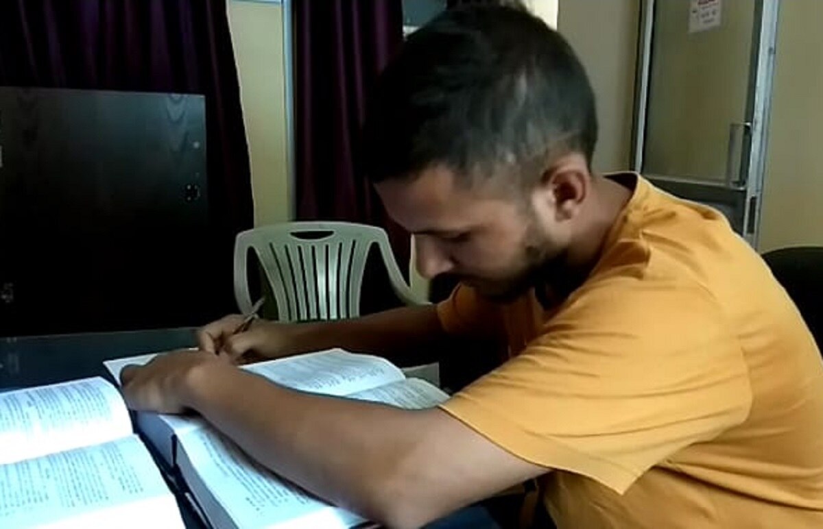 अपराध की दुनिया छोड़ अब बनेगा कानून का रक्षक