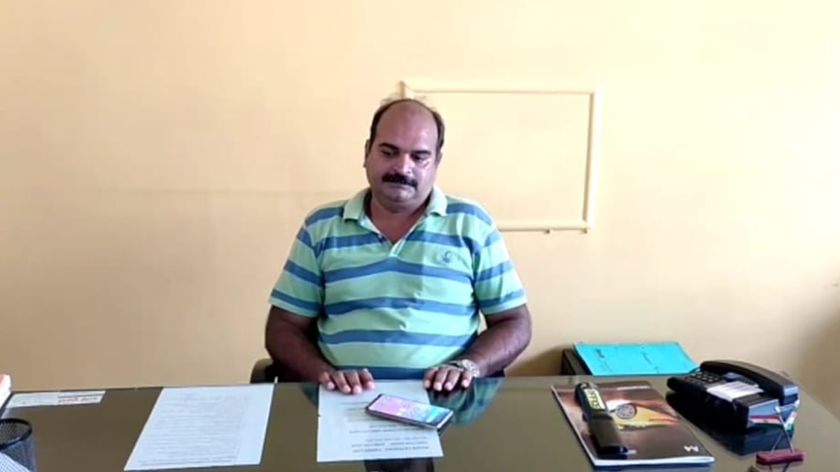 होटल मालिक.