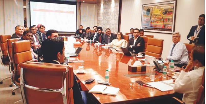 गिफ्ट में एक लाख शेयर