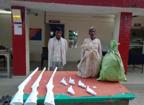 यूपी: नदी के टापू पर चल रही थी अवैध शस्त्र की फैक्ट्री, पुलिस ने किया भंडाफोड़.