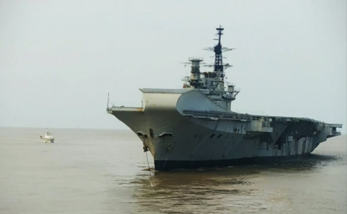 आखिरी सफर पर पहुंचा युद्धपोत INS विराट