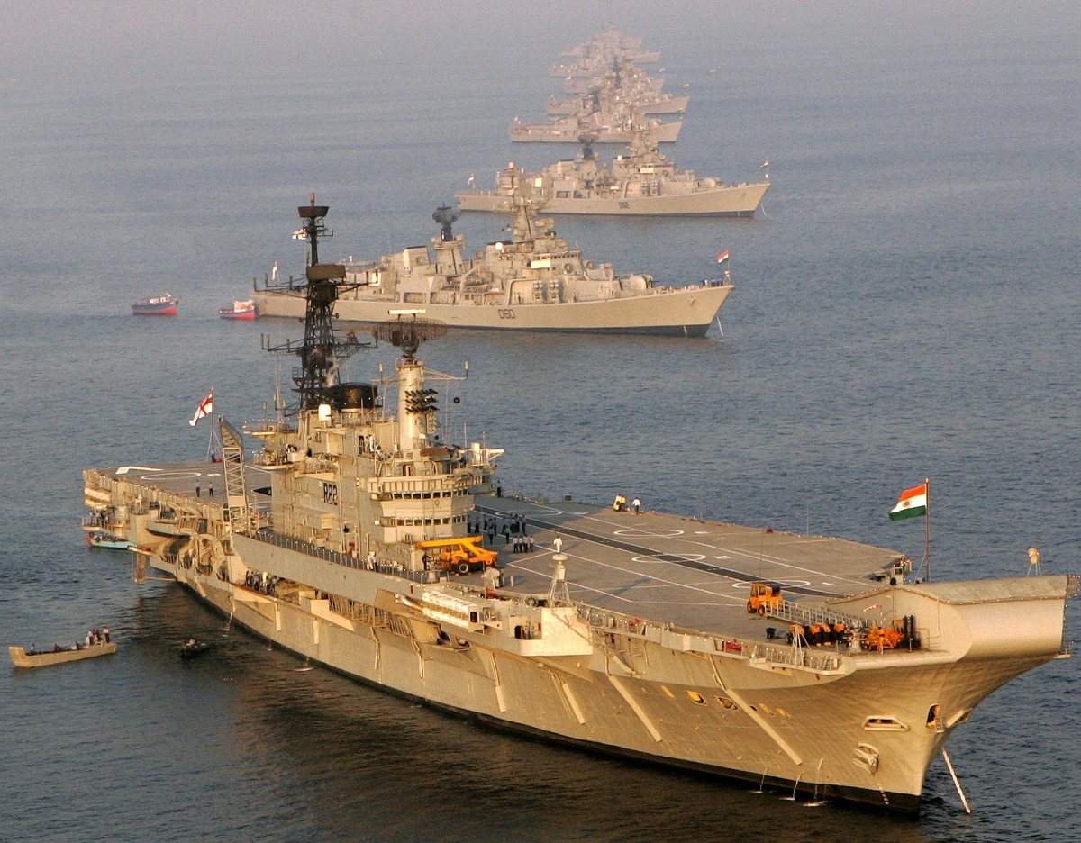 आखिरी सफर पर पहुंचा युद्धपोत INS विराट