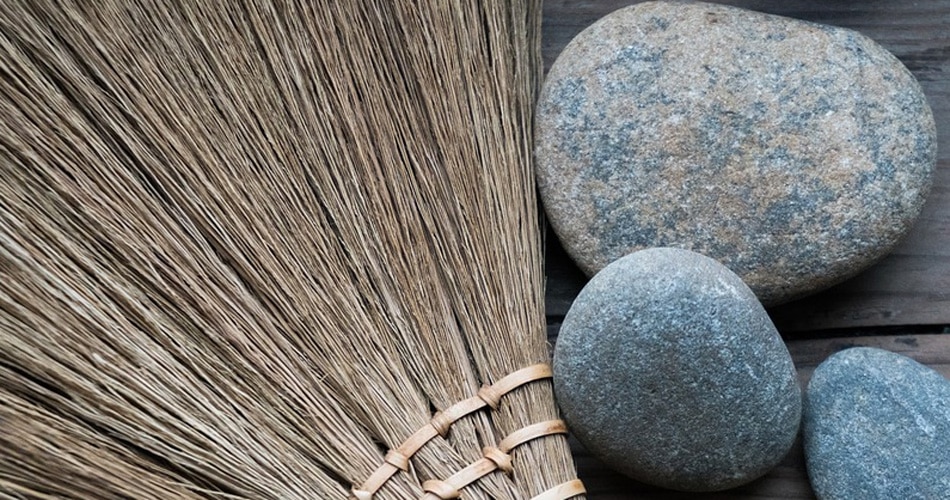 नया झाड़ू सौभाग्य का प्रतीक