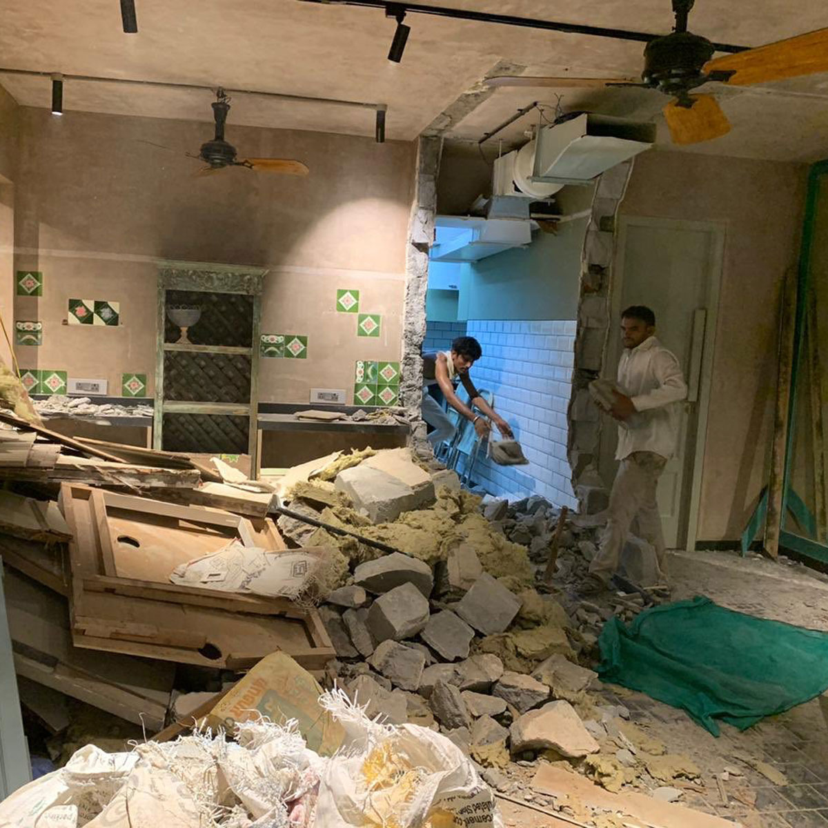 कंगना का दफ्तर