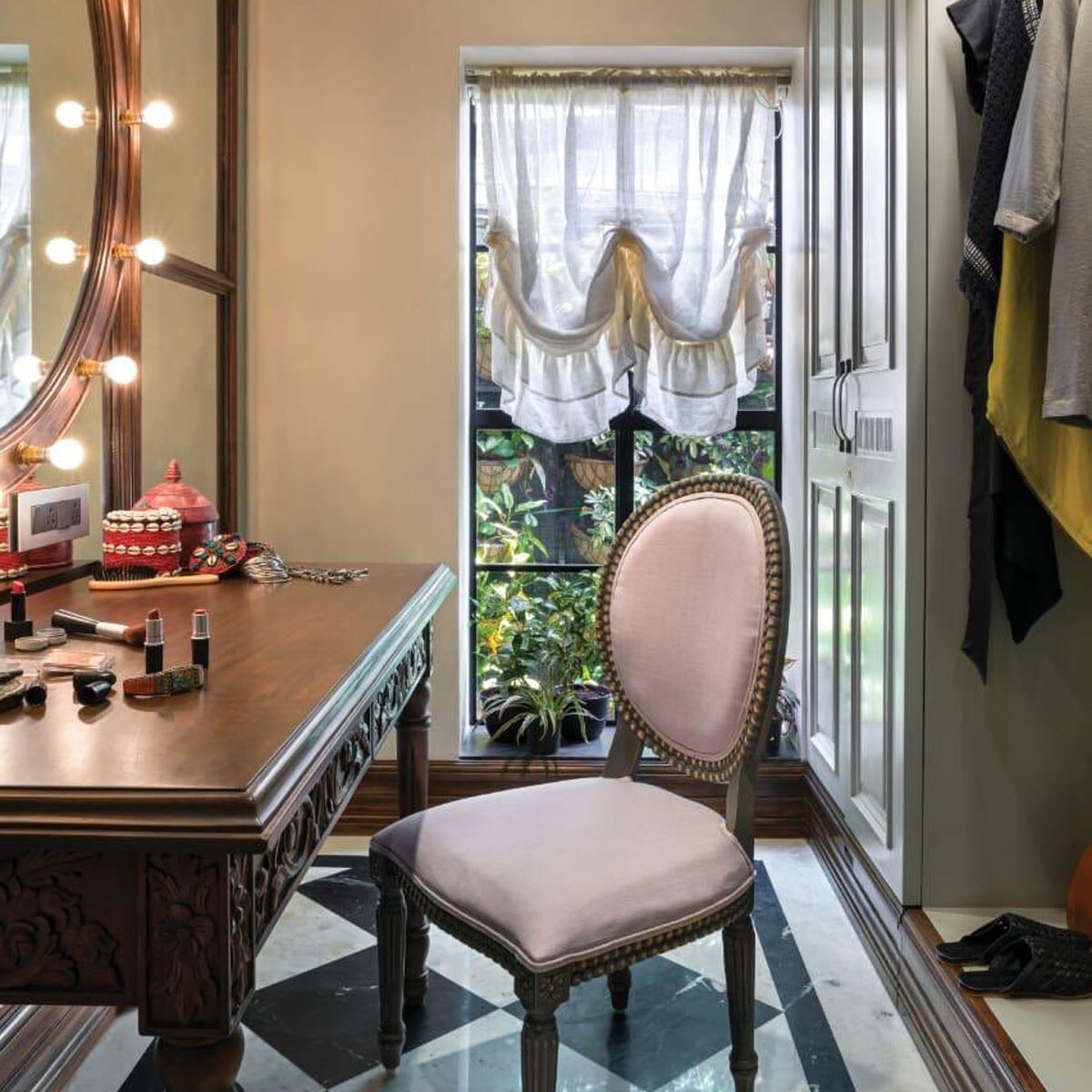 कंगना का दफ्तर