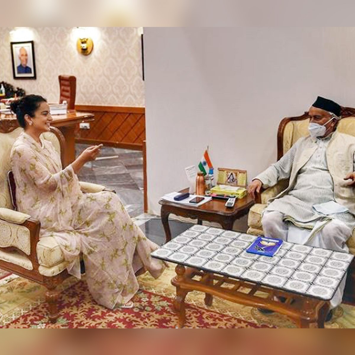 कंगना रनौत, राज्यपाल भगत सिंह कोश्यारी के साथ