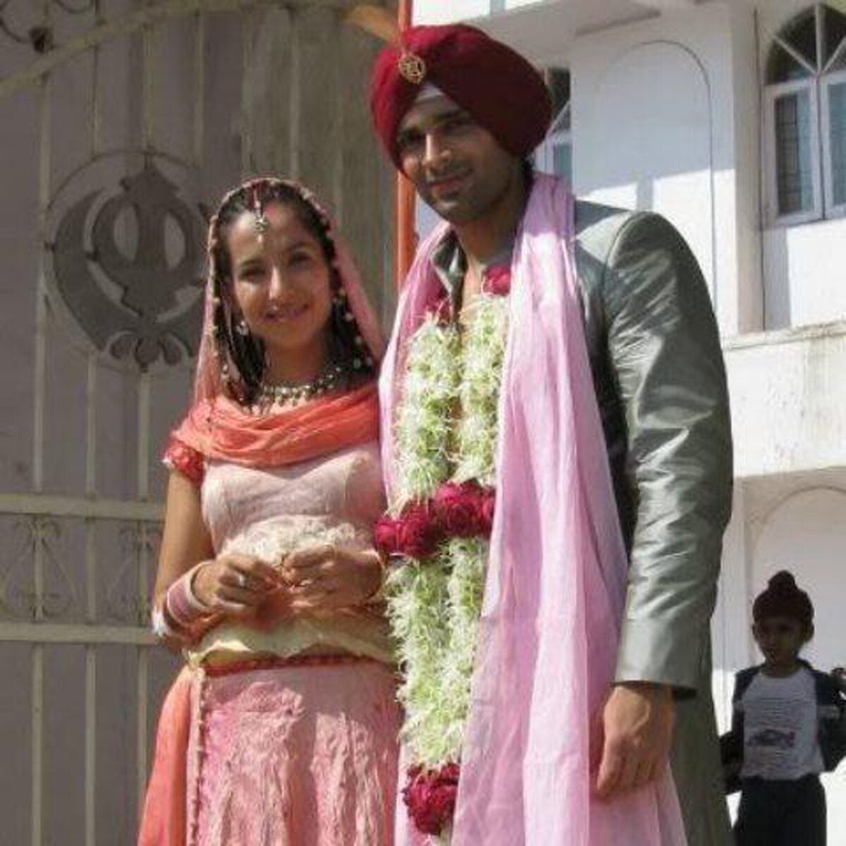 करण सिंह ग्रोवर और श्रद्धा निगम