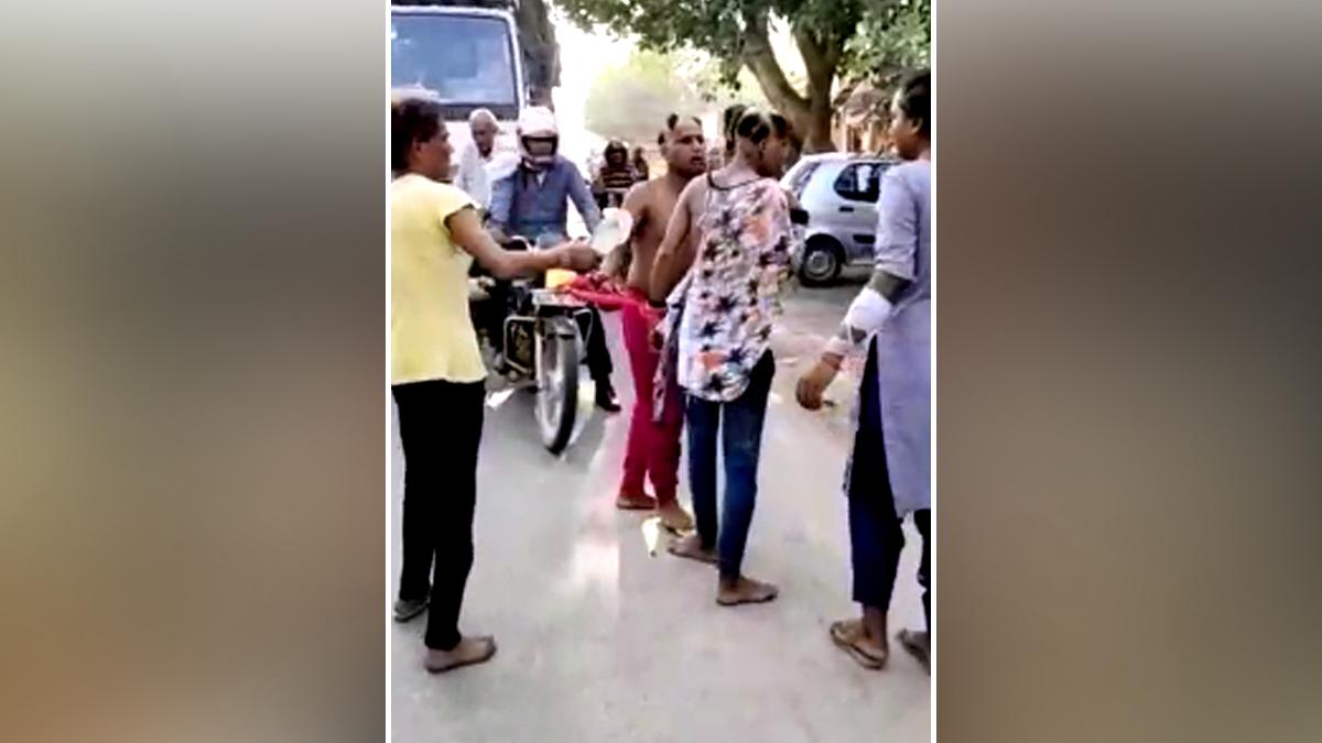 नकली किन्नरों की पिटाई.