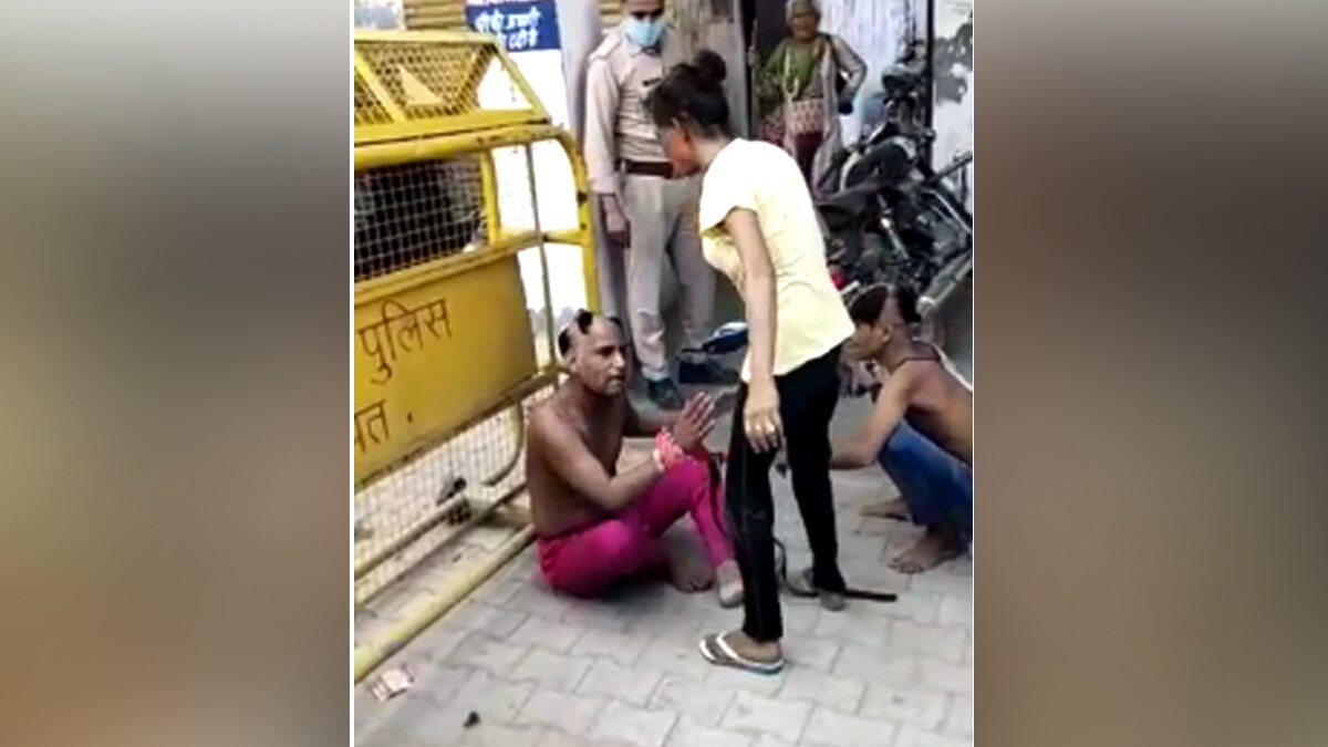 नकली किन्नरों की असली ने की चप्पलों से पिटाई.