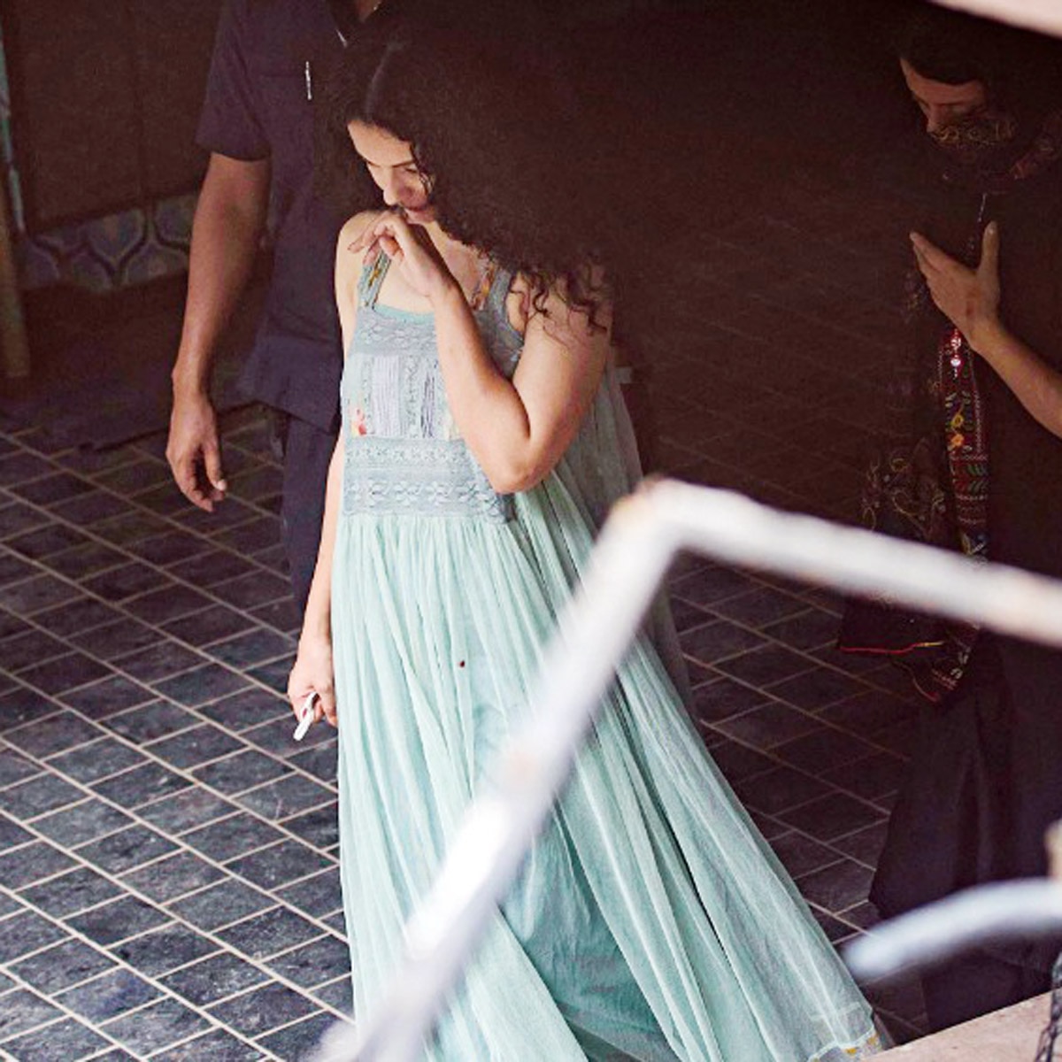 खंडहर हो चुके अपने दफ्तर को देखने पहुंचीं कंगना रनौत