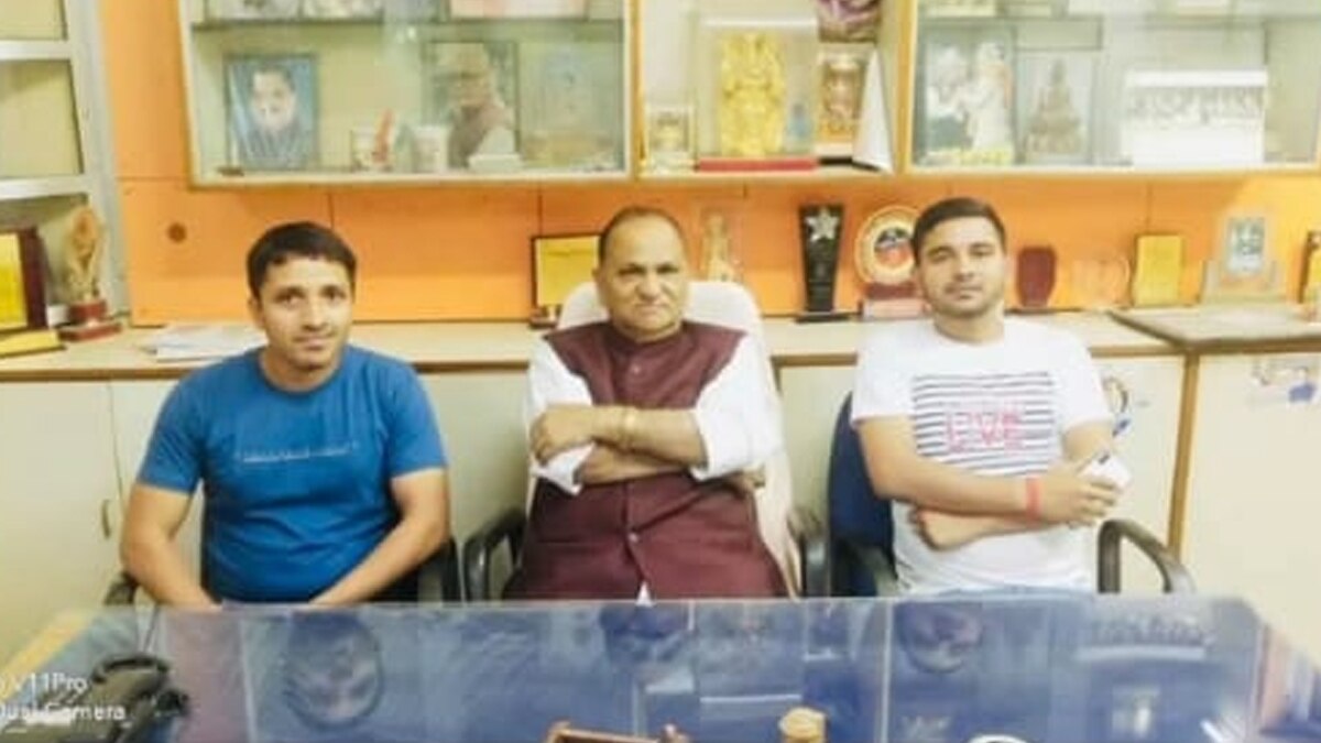 दोस्त बन गया ब्लैकमेलर.