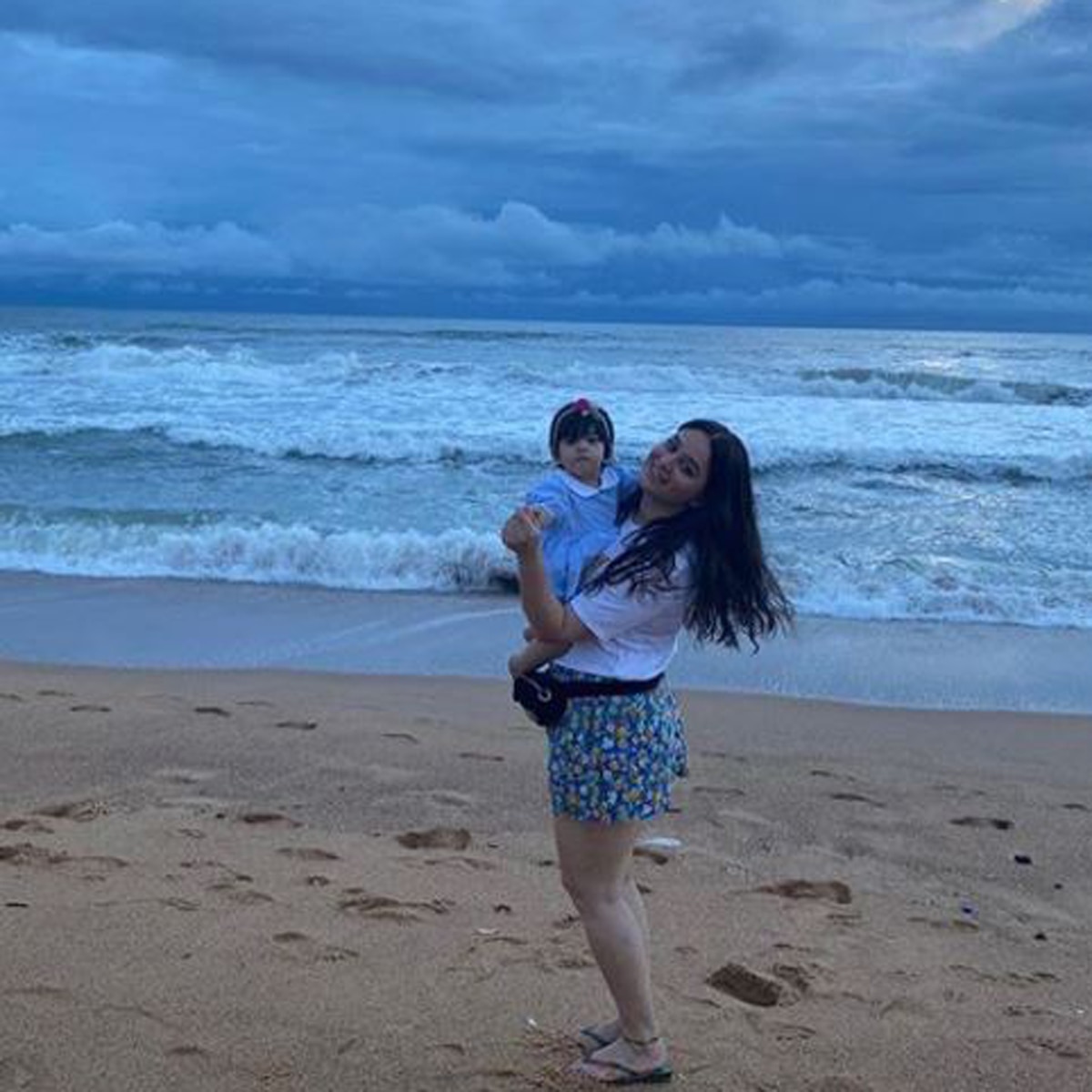 माही विज बेटी तारा के साथ