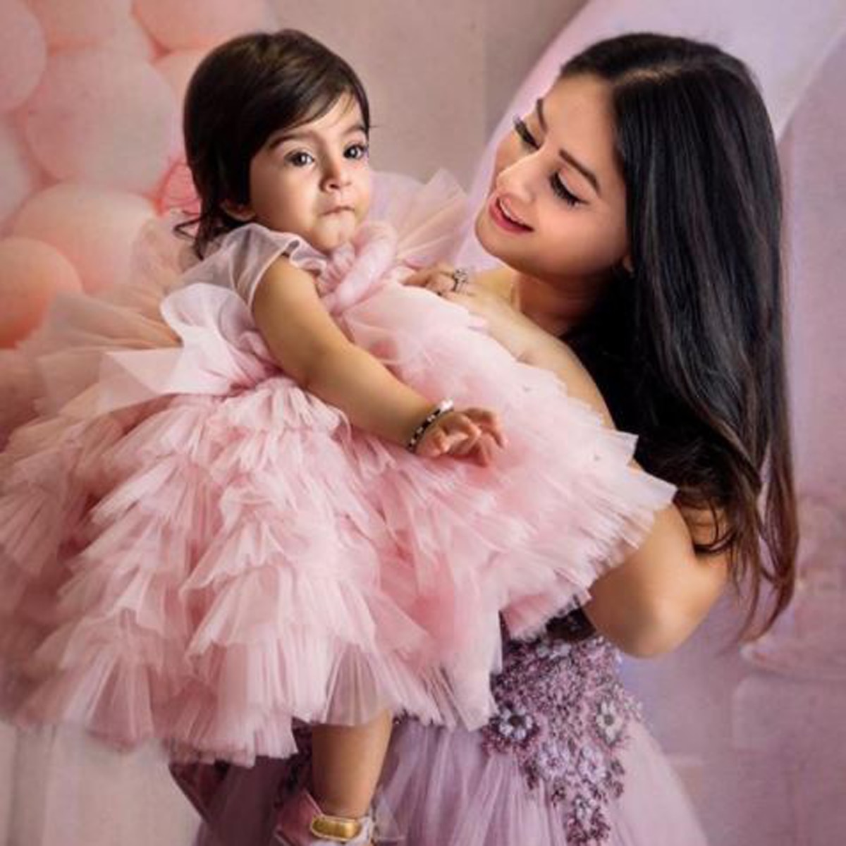 माही विज बेटी तारा के साथ