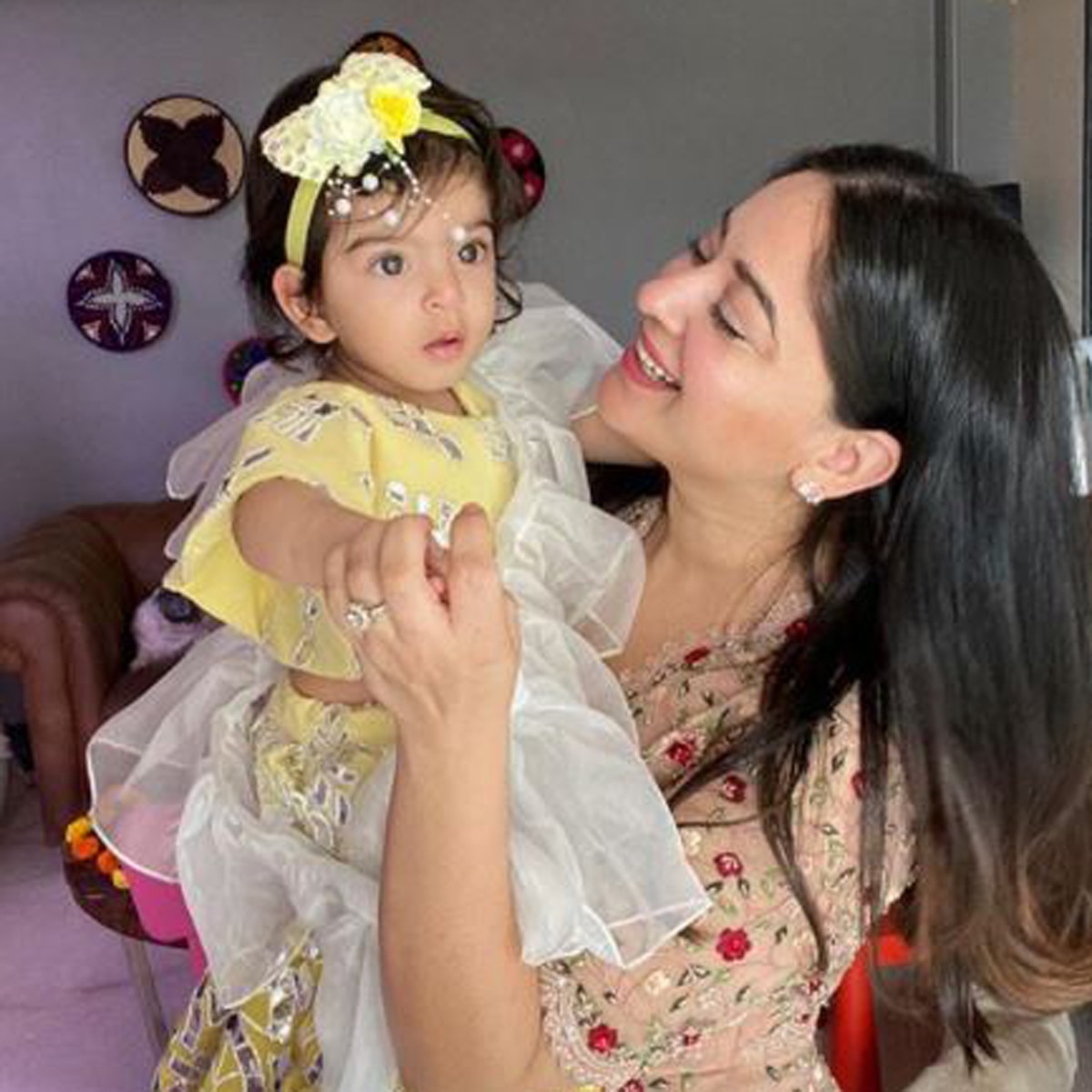 माही विज बेटी तारा के साथ