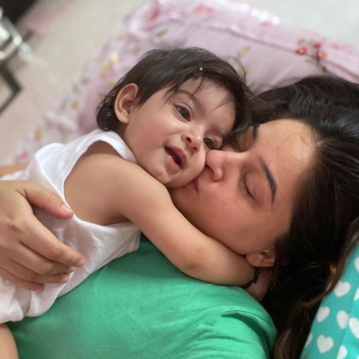 माही विज बेटी तारा के साथ