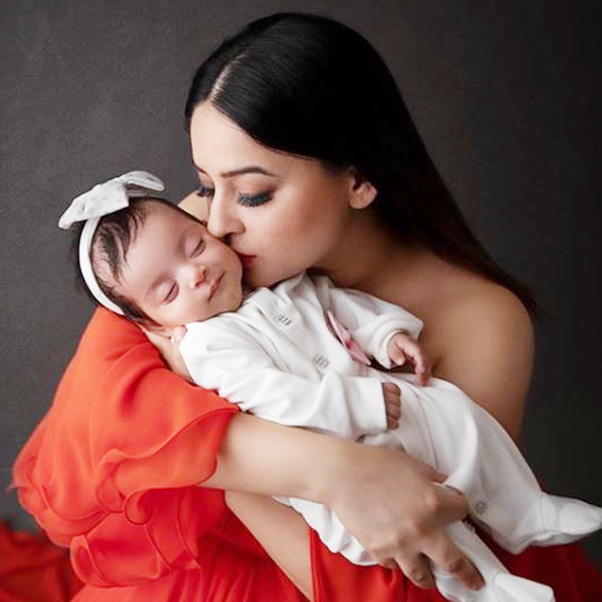 माही विज बेटी तारा के साथ