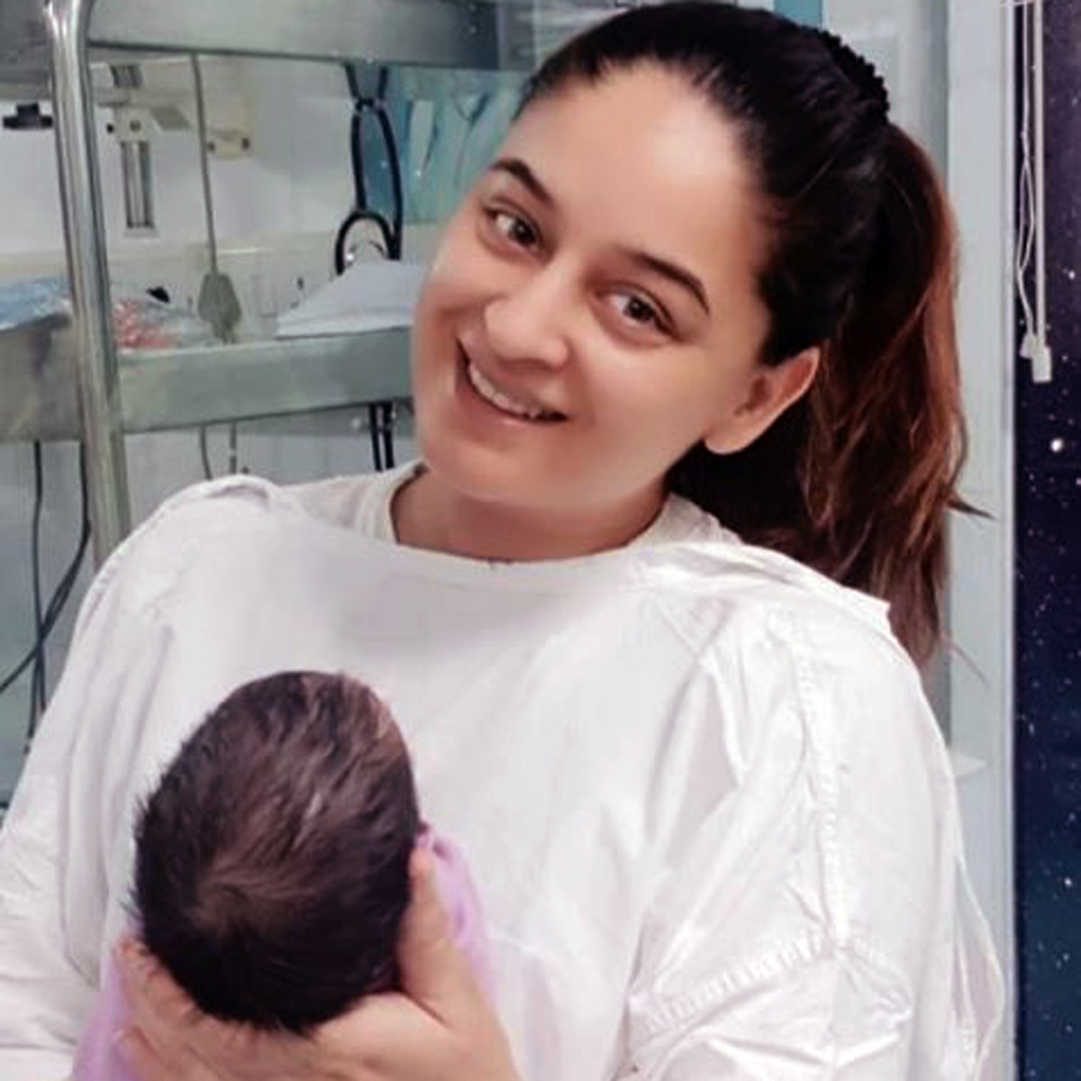 माही विज बेटी तारा के साथ