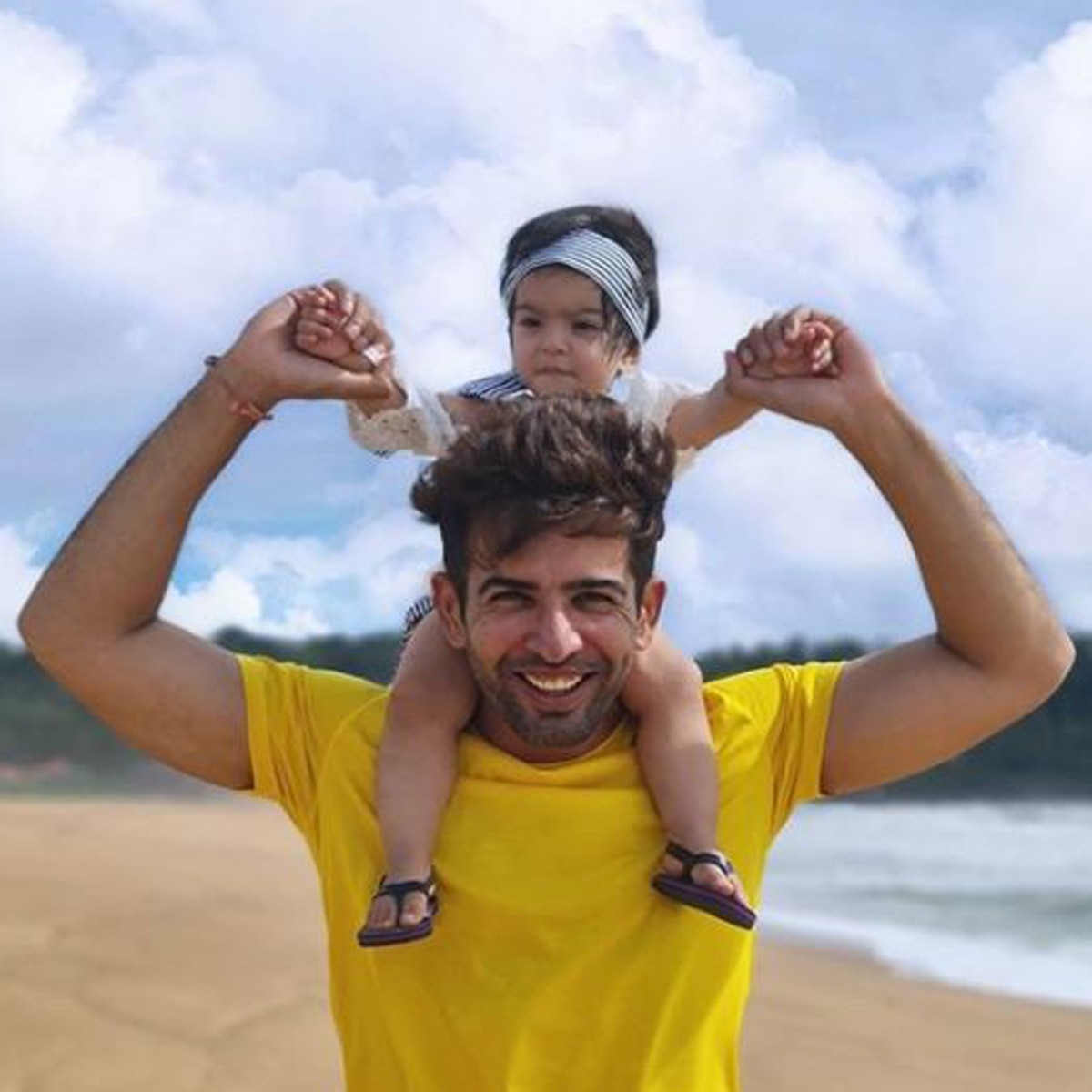 जय भानुशाली बेटी तारा के साथ 