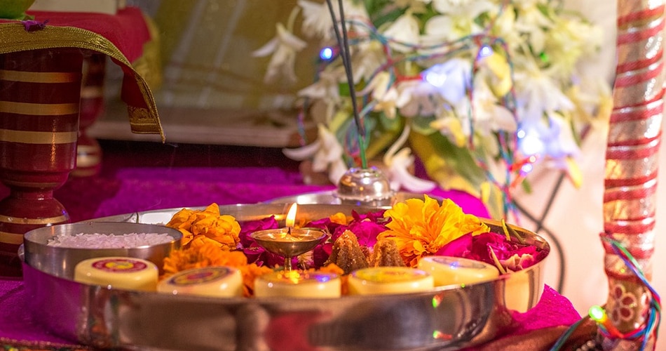 नियमों से बनाएं पूजा स्थान