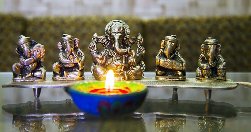 मंदिर में देवी देवताओं की स्थापना किस प्रकार करें 