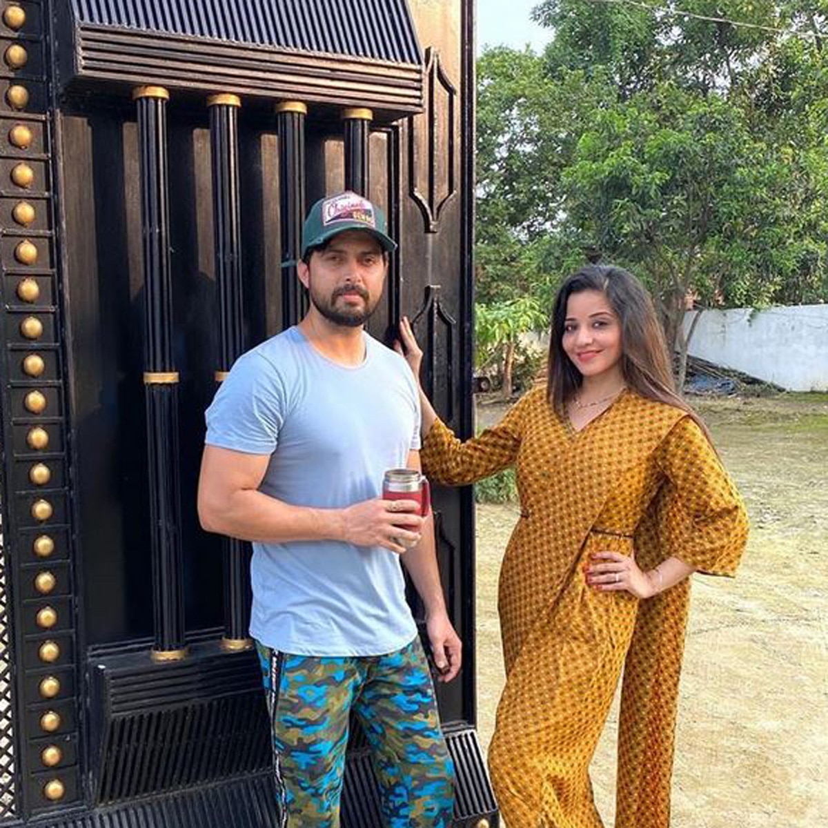 विक्रांत सिंह राजपूत संग मोनालिसा