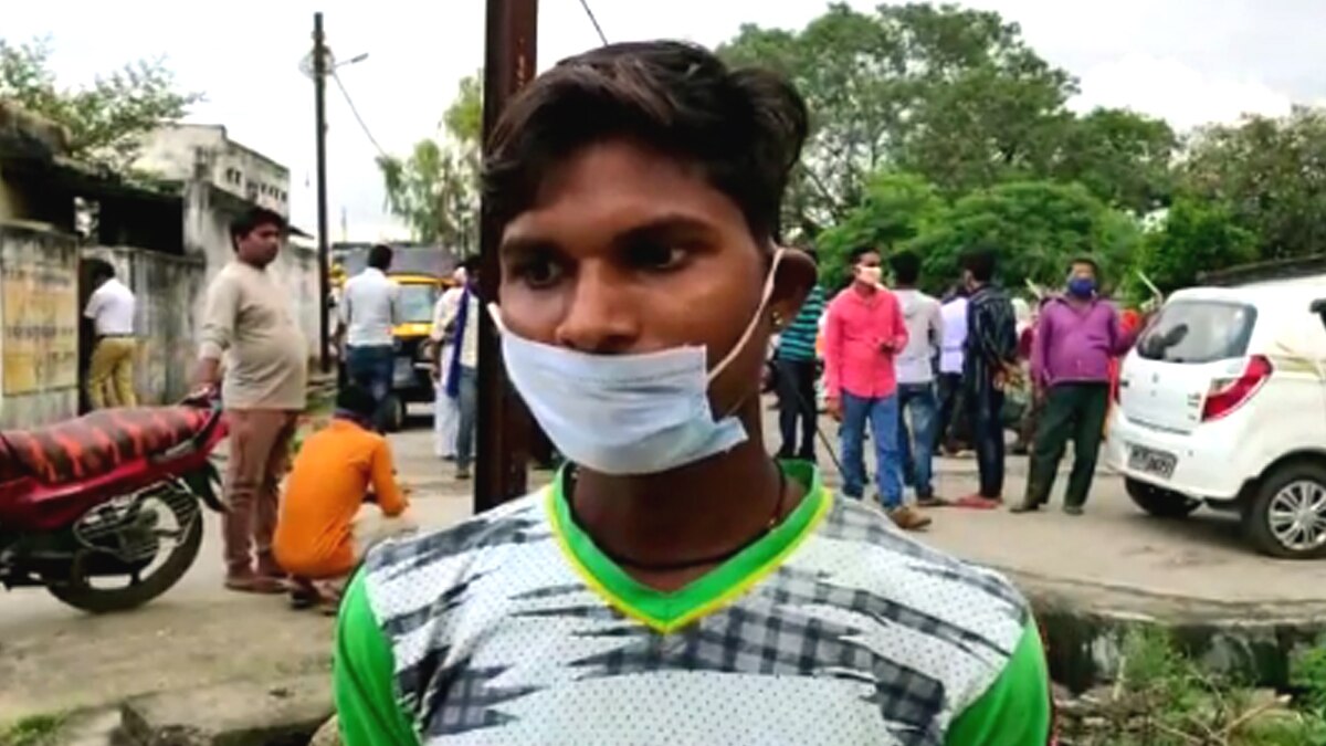 मृतक महिला का बेटा.