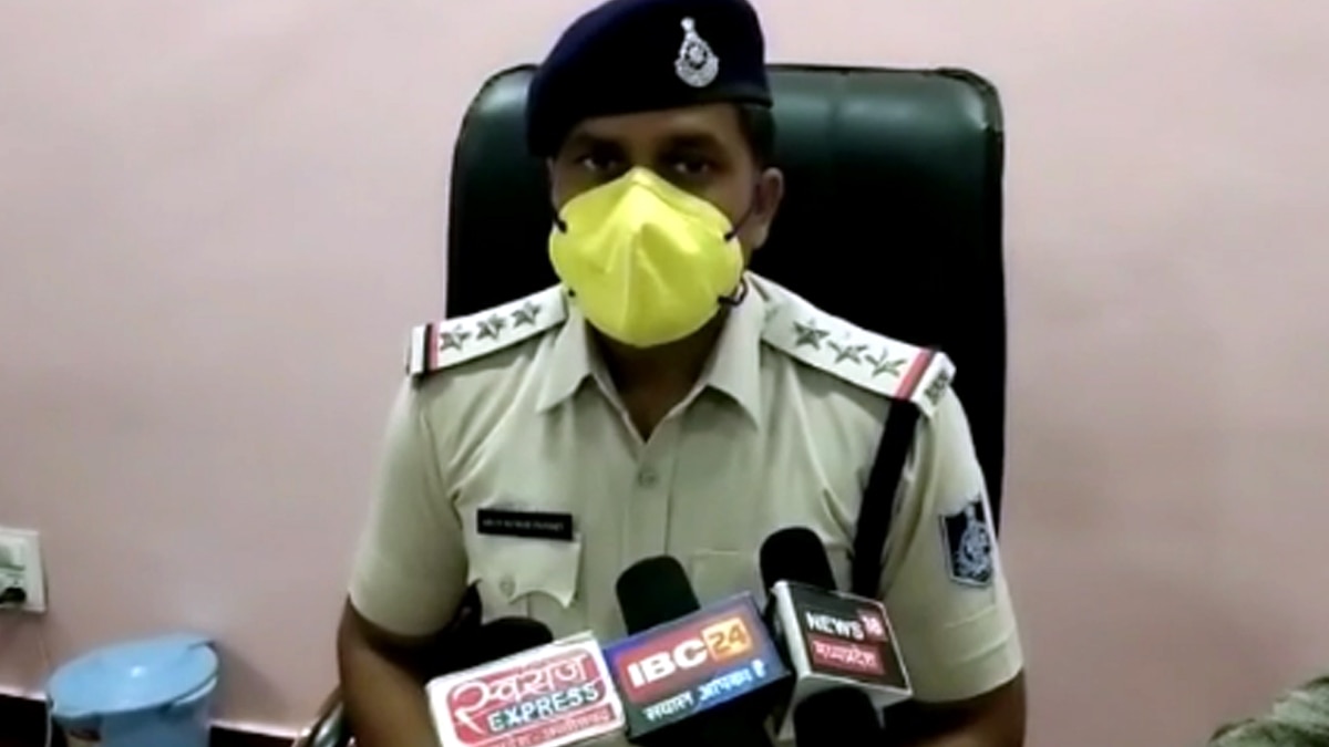 मामले की जानकारी देती पुलिस.