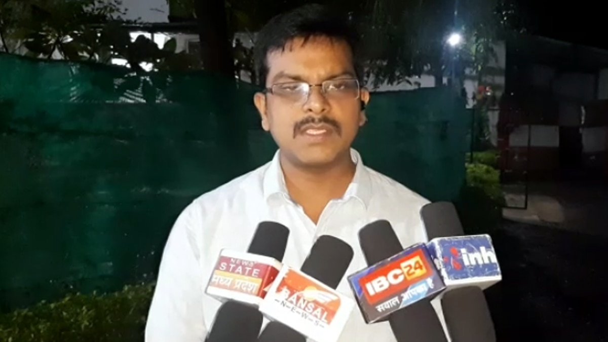 wife refuses to return to his maternal home father kills two sons.