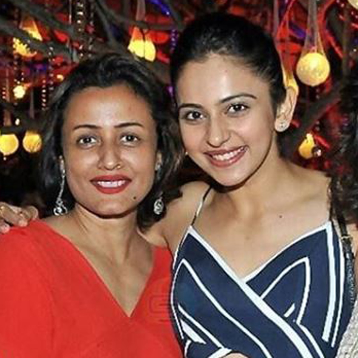 नम्रता श‍िरोडकर-रकुल प्रीत और उनकी एक फ्रेंड 