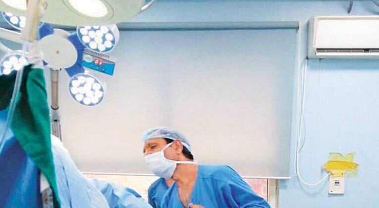 ऑपरेशन टेबल पर बातें करता रहा मरीज, डॉक्टर ने कर दी ब्रेन सर्जरी.