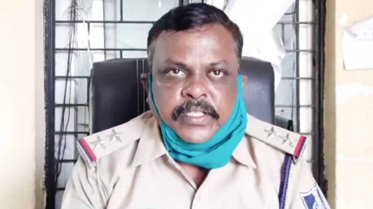  इंदौर-अहमदाबाद टोल बूथ पर हुई तोड़- फोड़ (फोटो आजतक)