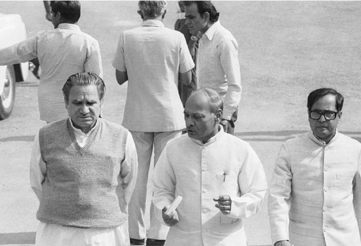 पूर्व प्रधानमंत्री पीवी नरसिम्हा राव के साथ प्रणब मुखर्जी