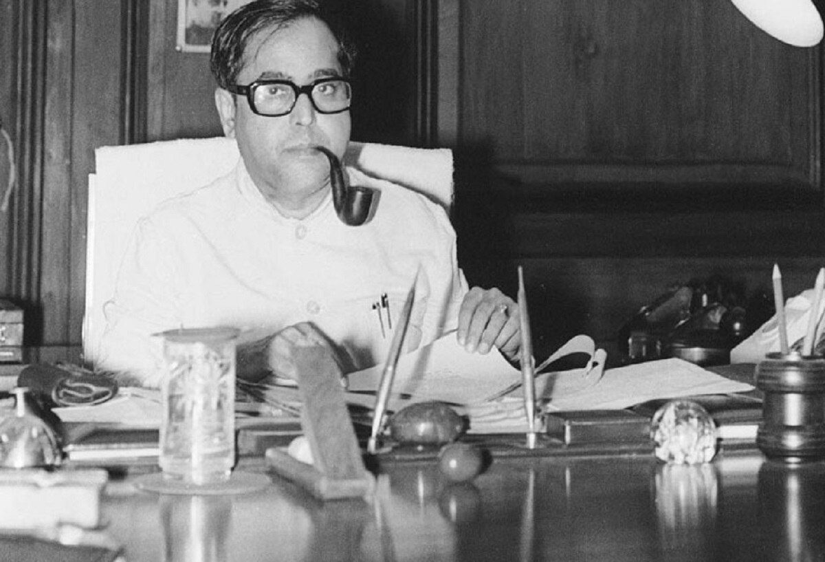 तस्वीरों में पूर्व राष्ट्रपति प्रणब मुखर्जी का राजनीतिक सफर