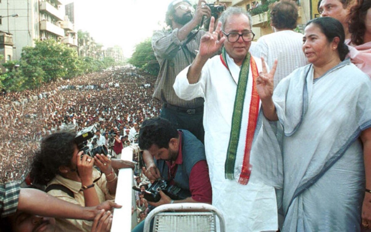 तस्वीरों में पूर्व राष्ट्रपति प्रणब मुखर्जी का राजनीतिक सफर