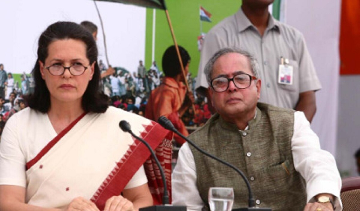 तस्वीरों में पूर्व राष्ट्रपति प्रणब मुखर्जी का राजनीतिक सफर